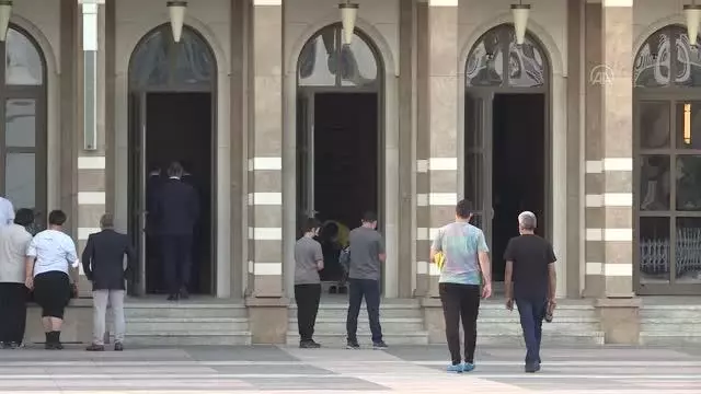 Son dakika haberi | Cumhurbaşkanı Yardımcısı Oktay, bayram namazının ardından açıklamalarda bulundu