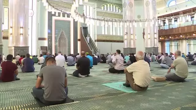 Son dakika haberi | Cumhurbaşkanı Yardımcısı Oktay, bayram namazının ardından açıklamalarda bulundu