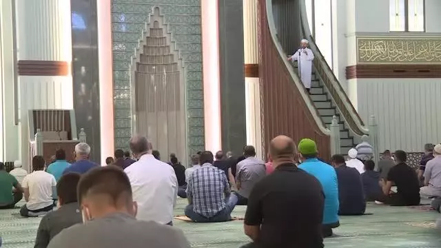 Son dakika haberi | Cumhurbaşkanı Yardımcısı Oktay, bayram namazının ardından açıklamalarda bulundu