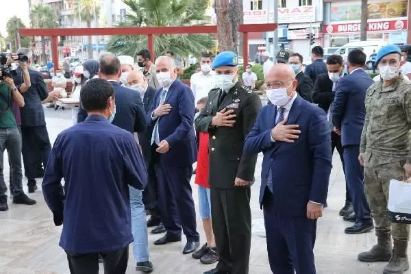 DENİZLİ'DE BAYRAM NAMAZI TEDBİRLERLE KILINDI