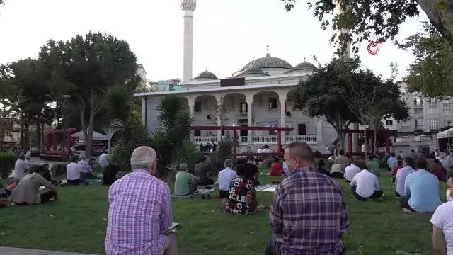 Denizli'de bayramlaşma geleneği değişmedi