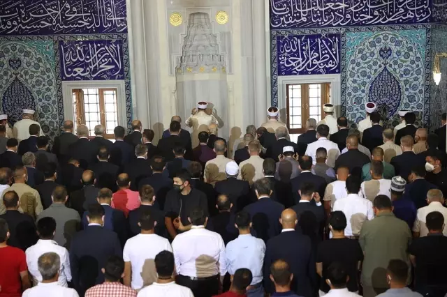 Diyanet İşleri Başkanı Erbaş, Hala Sultan Camii'nde bayram hutbesi irad etti