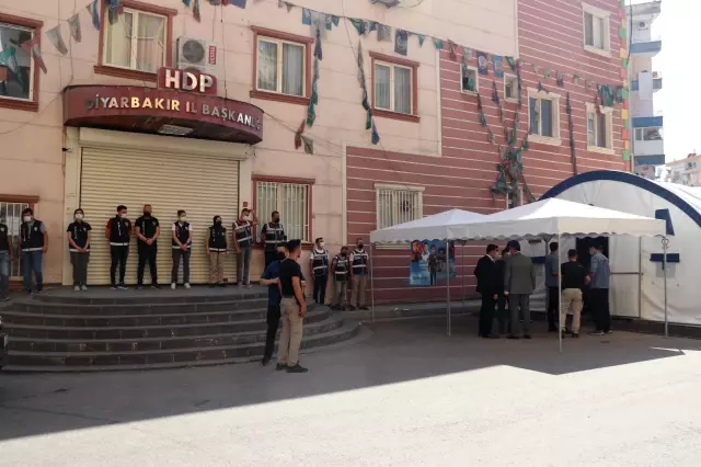 Diyarbakır anneleri Kurban Bayramı'nda da evlatlarının yolunu gözlüyor Diyarbakır anneleri Kurban Bayramı'nda da evlatlarının yolunu gözlüyor