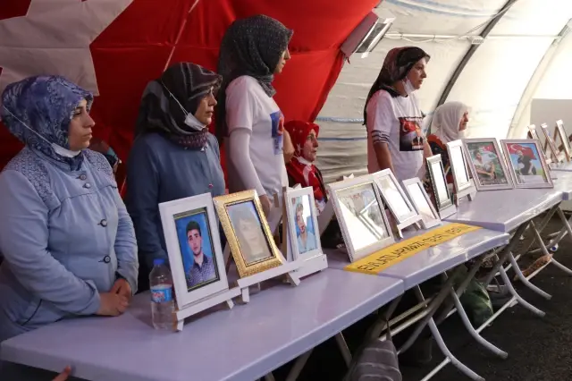Diyarbakır anneleri Kurban Bayramı'nda da evlatlarının yolunu gözlüyor