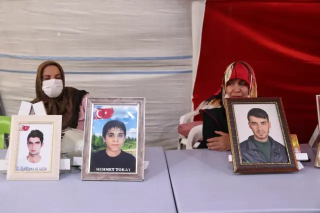 Diyarbakır anneleri Kurban Bayramı'nda da evlatlarının yolunu gözlüyor