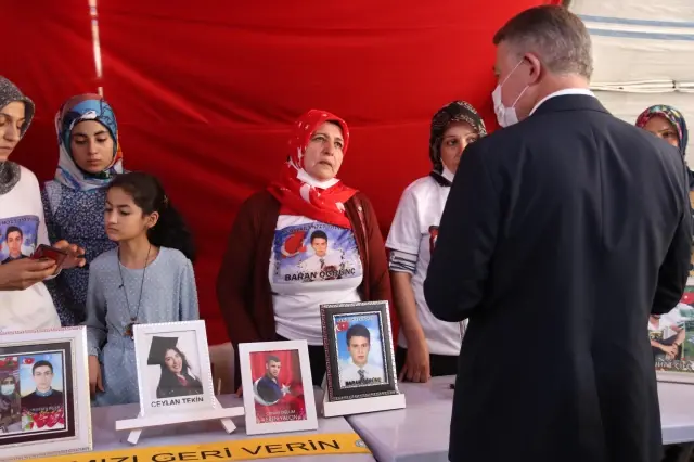 Diyarbakır anneleri Kurban Bayramı'nda da evlatlarının yolunu gözlüyor
