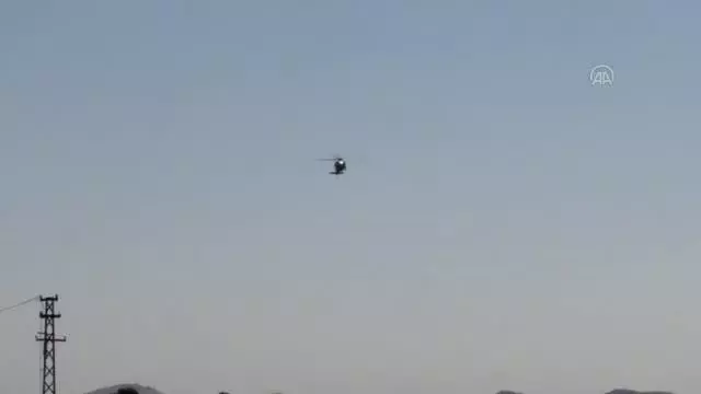 DİYARBAKIR - Bakan Soylu, Lice'deki Şehit Jandarma Kıdemli Başçavuş İsmail Yavuz Üs Bölgesi'nde askerlerle bayramlaştı DİYARBAKIR - Bakan Soylu, Lice'deki Şehit Jandarma Kıdemli Başçavuş İsmail Yavuz Üs Bölgesi'nde askerlerle bayramlaştı