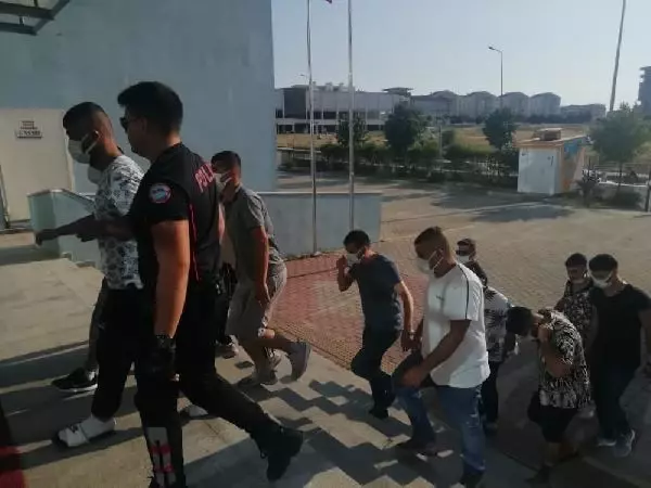 Edirne'de 1 otomatik silah, 9 tabanca ve uyuşturucu ele geçirildi