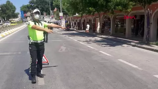 EDİRNE'DE POLİS SÜRÜCÜLERLE BAYRAMLAŞIP, KURABİYE İKRAMINDA BULUNDU
