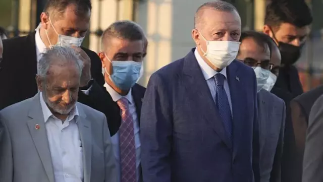 Erdoğan'dan Kıbrıs gezisinde kendisine eşlik eden Oğuzhan Asiltürk sorusuna yanıt: Derdimiz birlikteliği sağlamak Erdoğan'dan Kıbrıs gezisinde kendisine eşlik eden Oğuzhan Asiltürk sorusuna yanıt: Derdimiz birlikteliği sağlamak