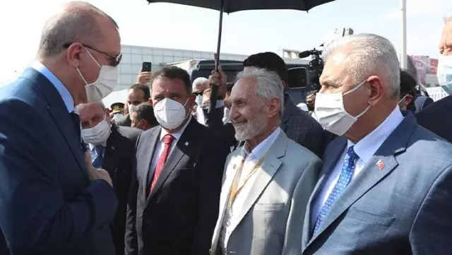Erdoğan'dan Kıbrıs gezisinde kendisine eşlik eden Oğuzhan Asiltürk sorusuna yanıt: Derdimiz birlikteliği sağlamak Erdoğan'dan Kıbrıs gezisinde kendisine eşlik eden Oğuzhan Asiltürk sorusuna yanıt: Derdimiz birlikteliği sağlamak