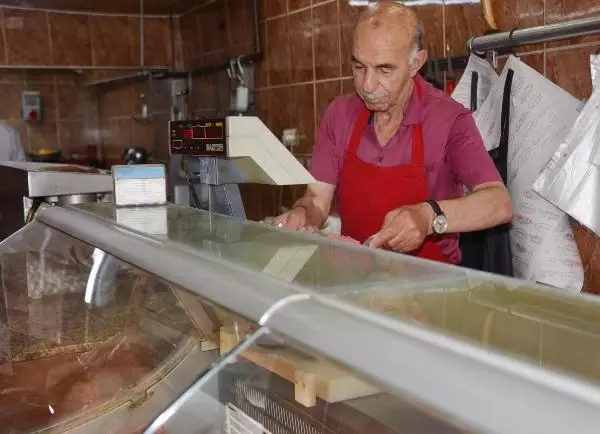 ERZURUM KASAPLAR ODASI BAŞKANI: BERBER BİLE CAMINA 'KURBAN KESİLİR, ET ÇEKİLİR' YAZIYOR
