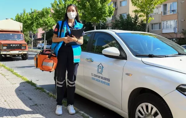 Esenyurt'ta evde sağlık hizmeti bayramda da devam ediyor Esenyurt'ta evde sağlık hizmeti bayramda da devam ediyor