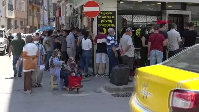 ESKİŞEHİR'DE 'UCUZ BAKLAVA' KUYRUĞU