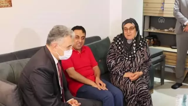 ESKİŞEHİR - Vali Ayyıldız, Gara şehidi Mevlüt Kahveci'nin ailesini ziyaret etti