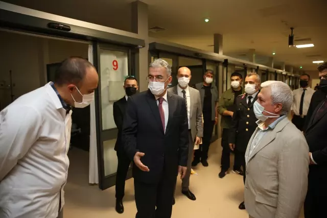 ESKİŞEHİR - Vali Ayyıldız, Gara şehidi Mevlüt Kahveci'nin ailesini ziyaret etti