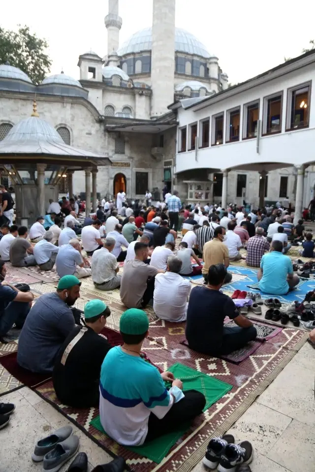 Şehitlerimiz için kurbanlar kesildi