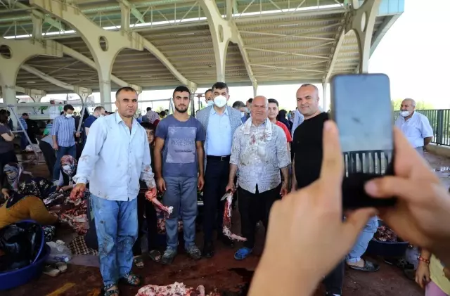Fadıloğlu, kurban kesim yerlerini gezdi, vatandaşla bayramlaştı