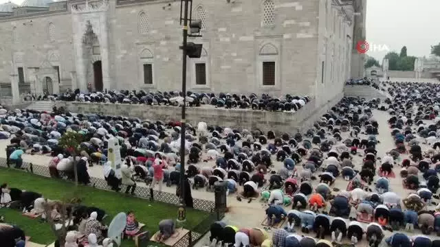 Fatih Camisi'nde bayram namazı coşkusu