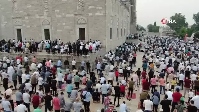 Fatih Camisi'nde bayram namazı coşkusu