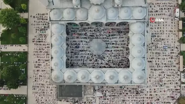 Fatih Camisi'nde bayram namazı coşkusu