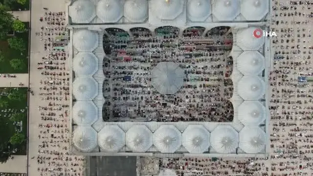 Fatih Camisi'nde bayram namazı coşkusu