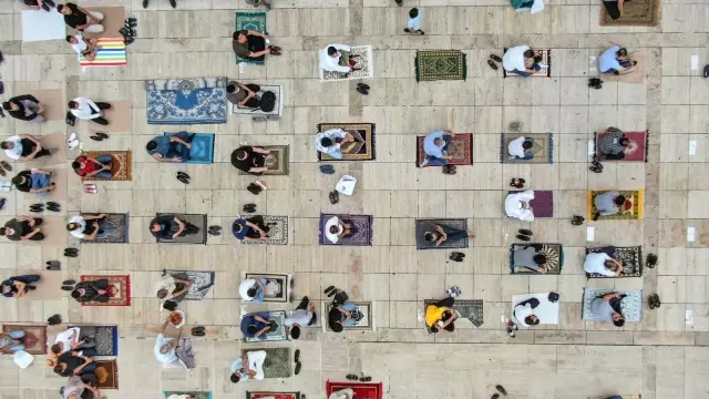 Fatih Camisi'nde bayram namazı coşkusu