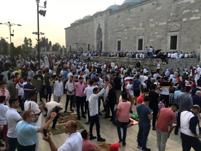 Fatih Camisi'nde bayram namazı coşkusu