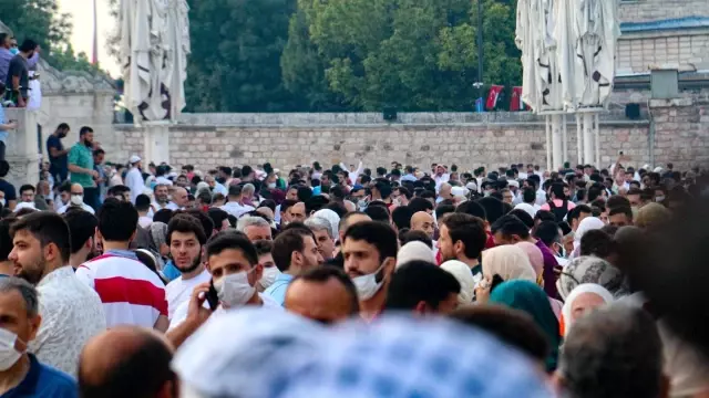 Fatih Camisi'nde bayram namazı coşkusu