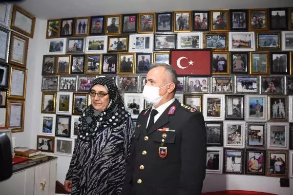 GARA ŞEHİDİ OĞLUNUN ANISINI, ODASINDA YAŞATIYOR GARA ŞEHİDİ OĞLUNUN ANISINI, ODASINDA YAŞATIYOR