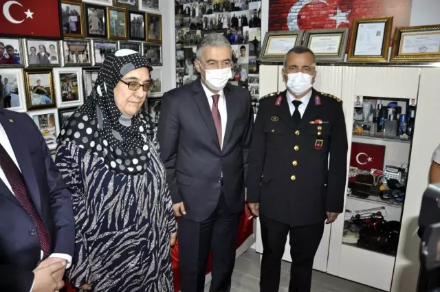 ESKİŞEHİR - Vali Ayyıldız, Gara şehidi Mevlüt Kahveci'nin ailesini ziyaret etti