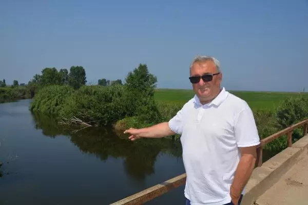 GÖNEN ÇAYI, ATIKLAR NEDENİYLE SİYAHA BÜRÜNDÜ GÖNEN ÇAYI, ATIKLAR NEDENİYLE SİYAHA BÜRÜNDÜ