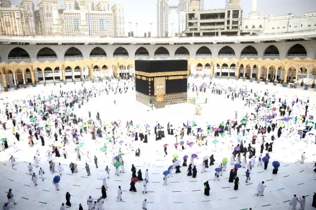 Hacı adayları, Kabe'yi tavaf etti Hacı adayları, Kabe'yi tavaf etti
