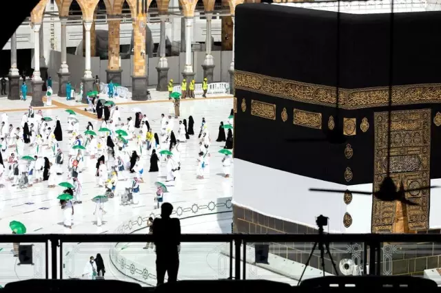 Hacı adayları, Kabe'yi tavaf etti