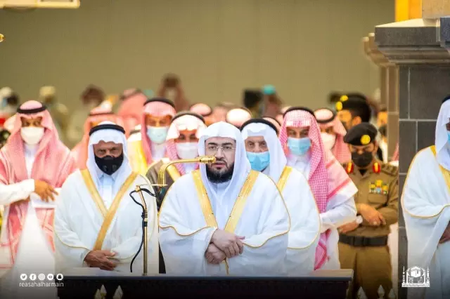Hacı adayları Kurban Bayramı namazını Kabe'de kıldı