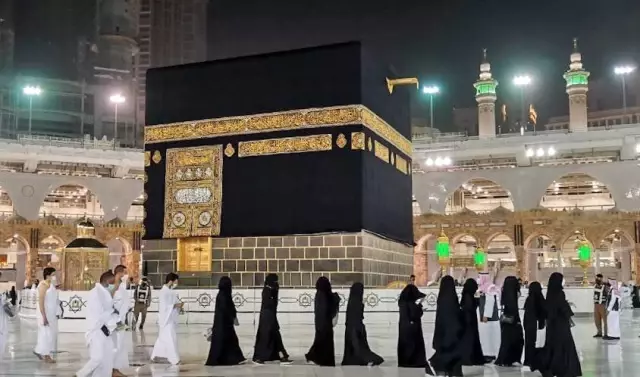 Hacılar ziyaret tavafı için Mescid-i Haram'da Hacılar ziyaret tavafı için Mescid-i Haram'da