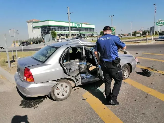 Aksaray'da otomobiller çarpıştı: 4 yaralı