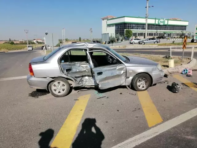 Aksaray'da otomobiller çarpıştı: 4 yaralı