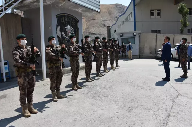 Vali Akbıyık, güvenlik güçleriyle bayramlaştı