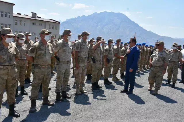 Vali Akbıyık, güvenlik güçleriyle bayramlaştı