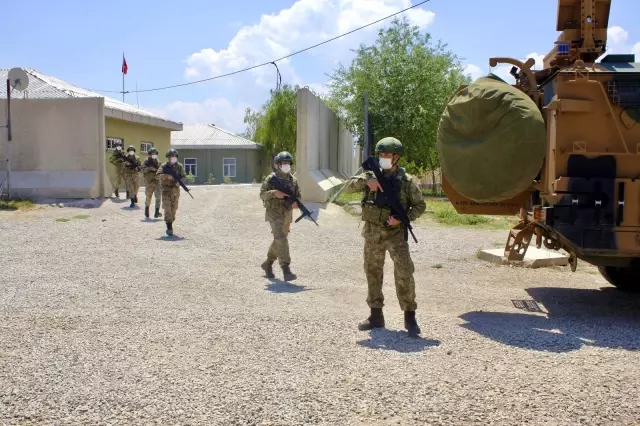 'Hudut Kartalları' bayramda da sınır nöbetinde