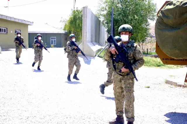 'Hudut Kartalları' bayramda da sınır nöbetinde