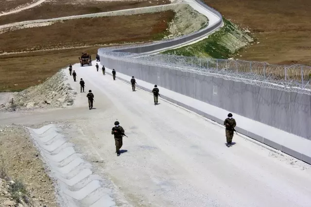'Hudut Kartalları' bayramda da sınır nöbetinde