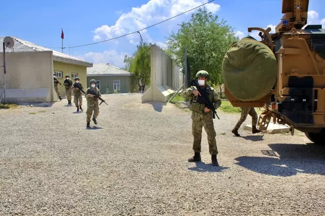 'Hudut Kartalları' bayramda da sınır nöbetinde