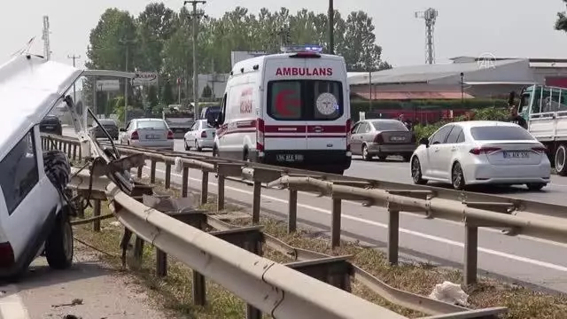 İki otomobil çarpıştı: 6 yaralı
