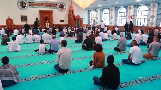İngiltere'nin başkenti Londra'da bayram namazı kılındı
