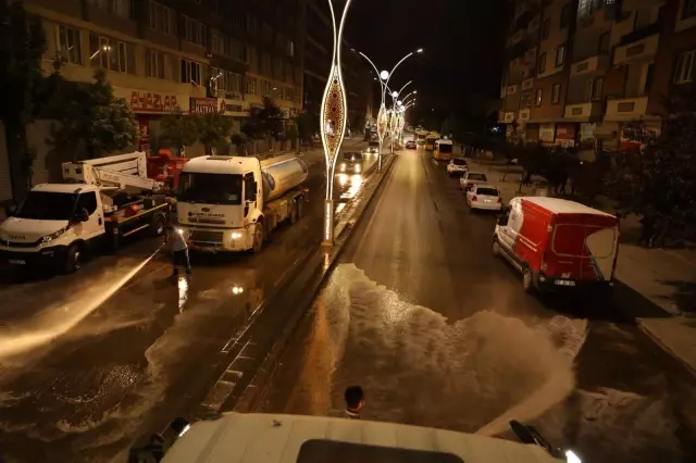 İpekyolu Belediyesi, 350 kişilik ekiple sokakları temizledi
