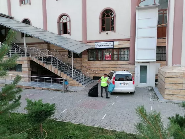 İpekyolu Belediyesi, 350 kişilik ekiple sokakları temizledi