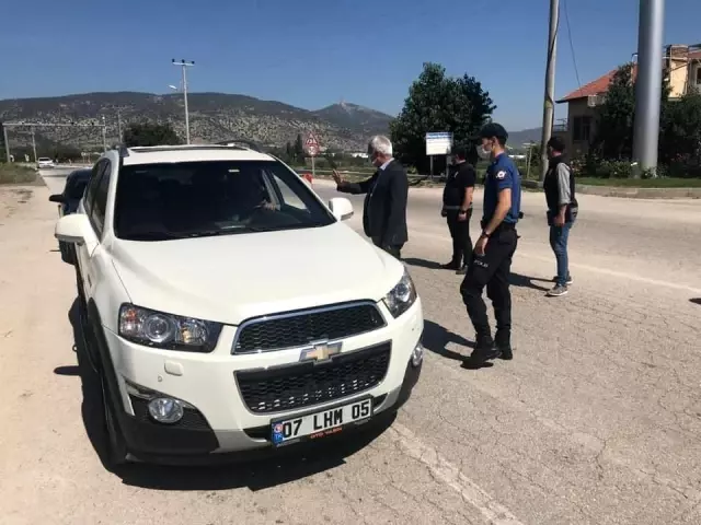 Isparta Valisi Seymenoğlu trafik uygulama noktalarını ziyaret etti
