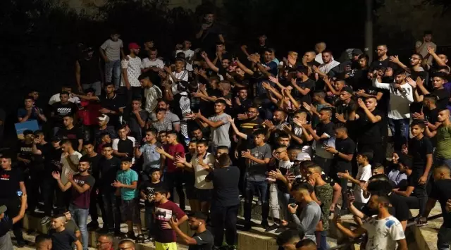 İsrail güçleri, bayramı kutlayan Filistinliler'e saldırdı İsrail güçleri, bayramı kutlayan Filistinliler'e saldırdı